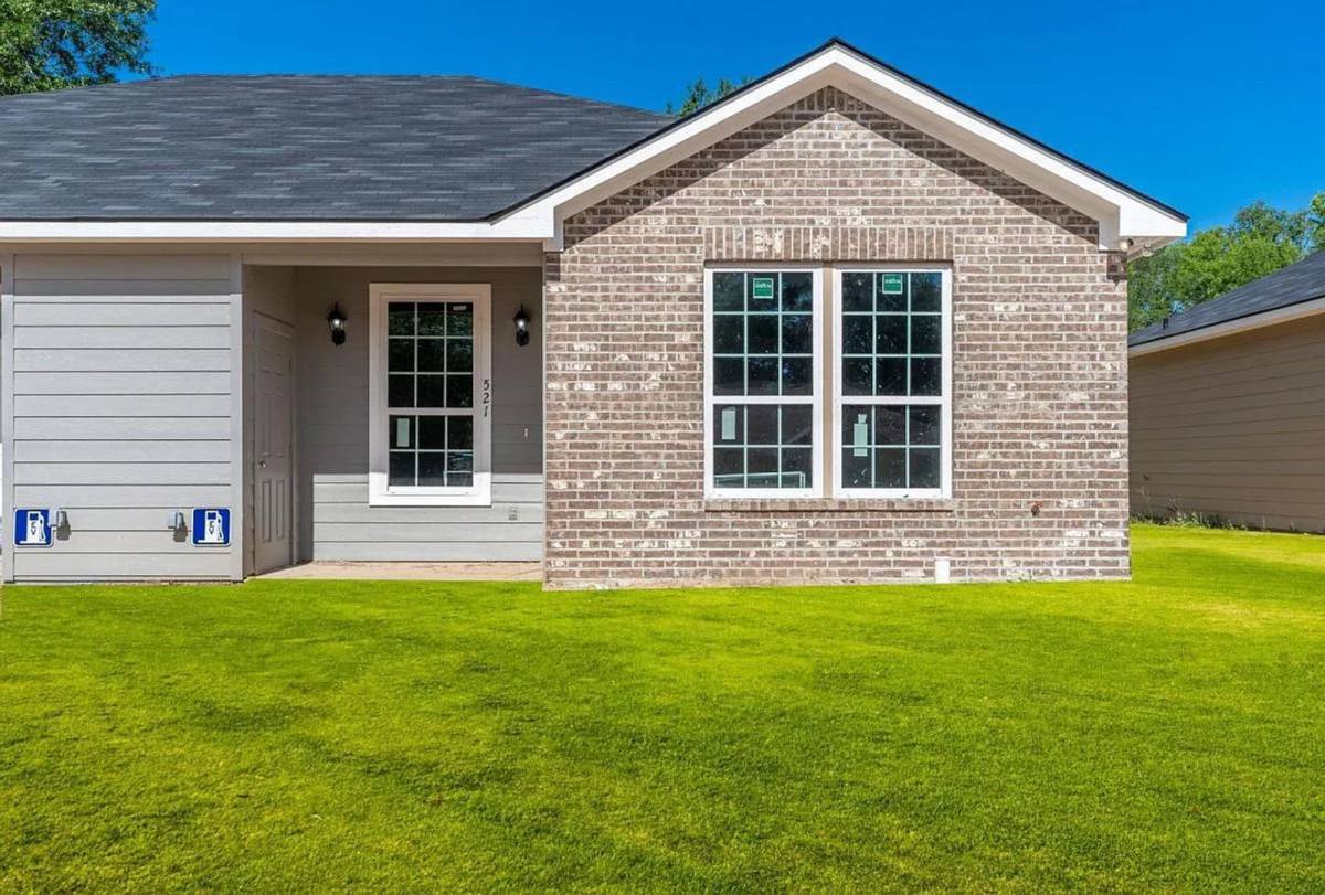 Apartment for rent at 523-525 N St, Gladewater, TX 75647