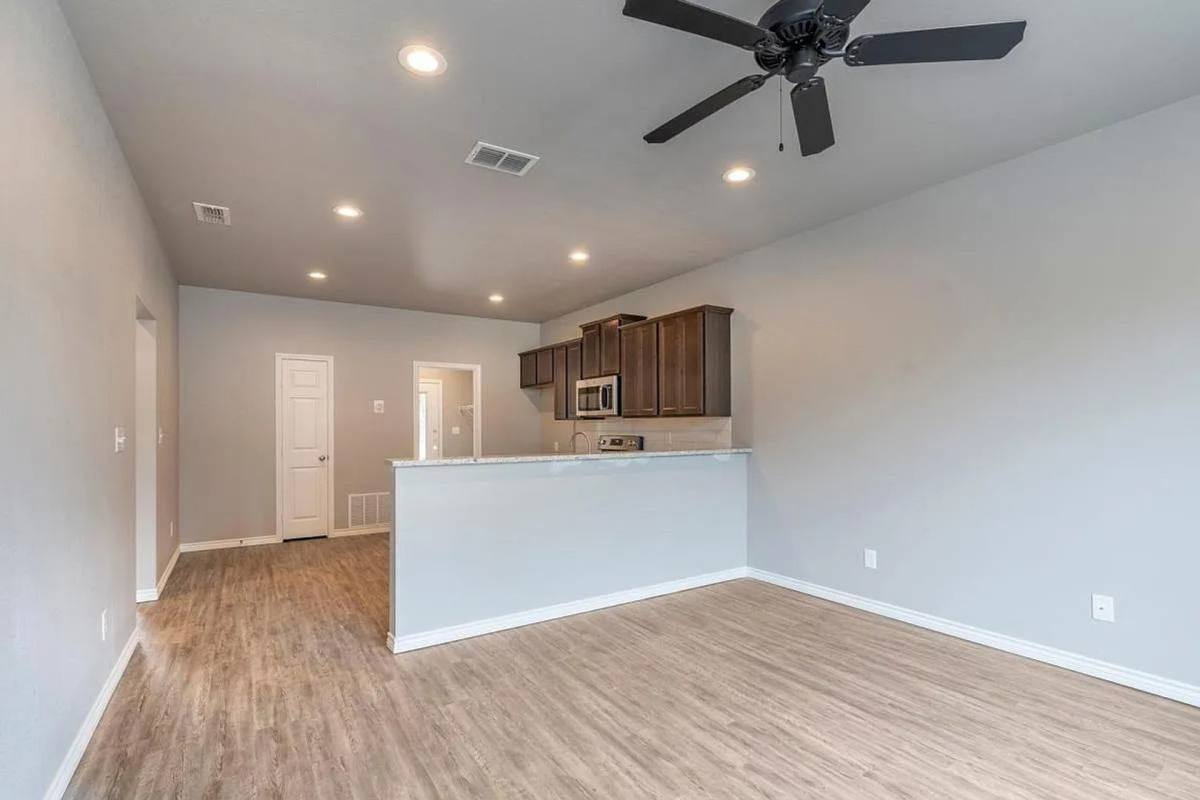 Apartment for rent at 523-525 N St, Gladewater, TX 75647