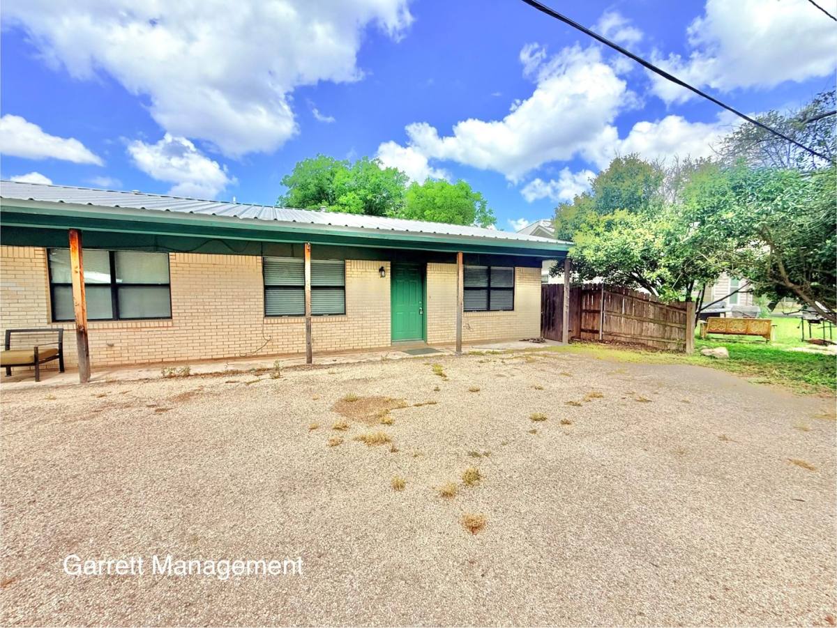 House for rent at 205 1 2 S Broad, Lampasas, TX 76550