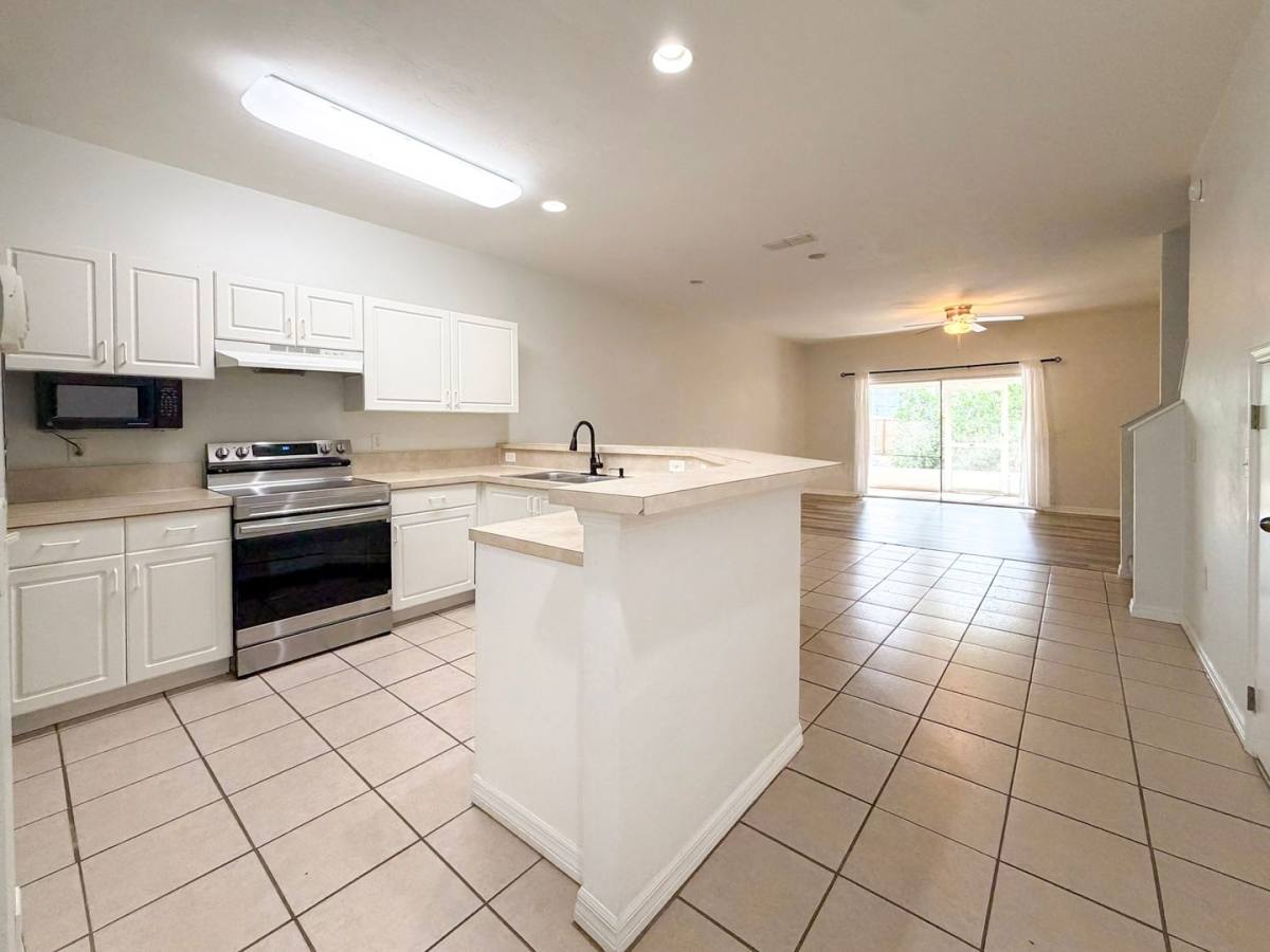 Condo for rent at 13200 W Newberry Road, Ee-175, Newberry, FL 32669