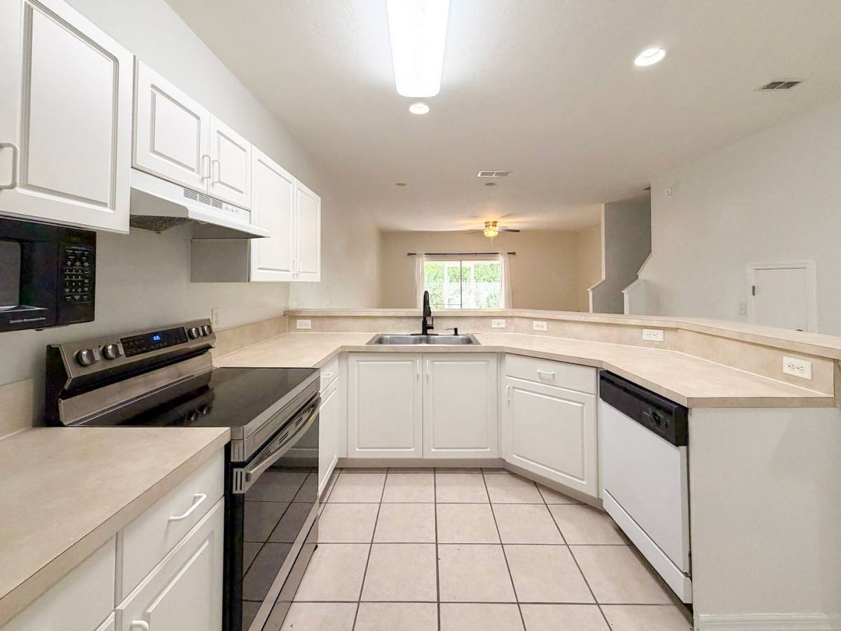Condo for rent at 13200 W Newberry Road, Ee-175, Newberry, FL 32669