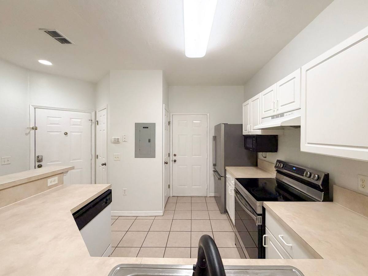 Condo for rent at 13200 W Newberry Road, Ee-175, Newberry, FL 32669