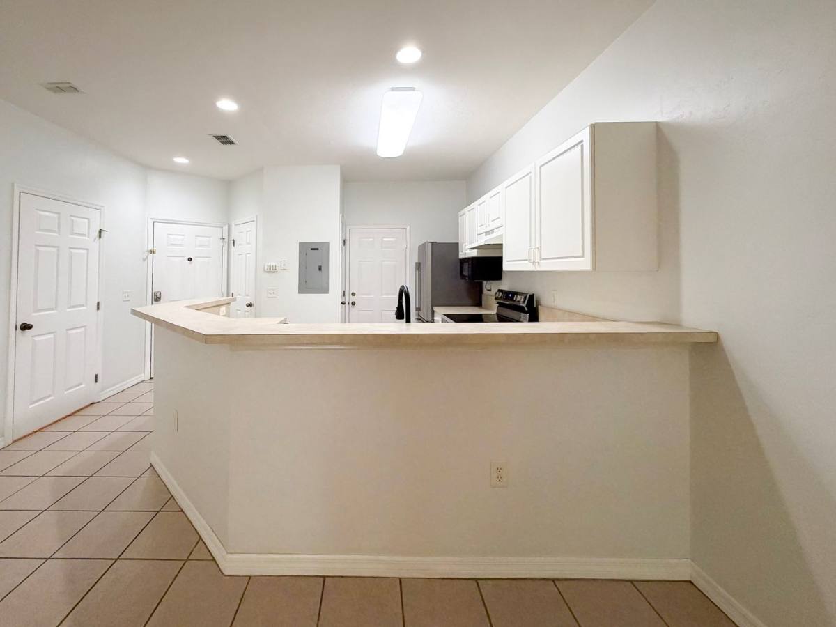 Condo for rent at 13200 W Newberry Road, Ee-175, Newberry, FL 32669