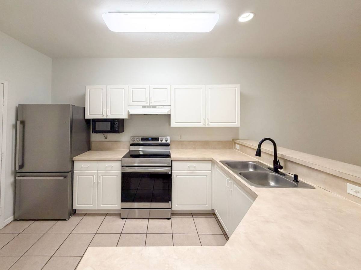 Condo for rent at 13200 W Newberry Road, Ee-175, Newberry, FL 32669