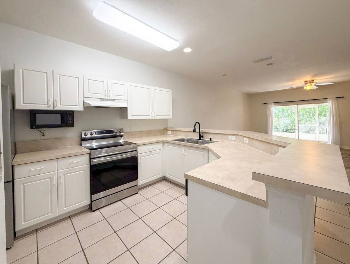 Condo for rent at 13200 W Newberry Road, Ee-175, Newberry, FL 32669