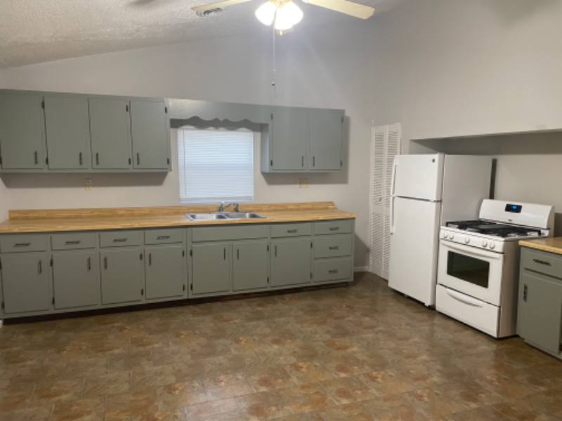 Apartment for rent at 165 Midway Dr #D, Oliver Springs, TN 37840