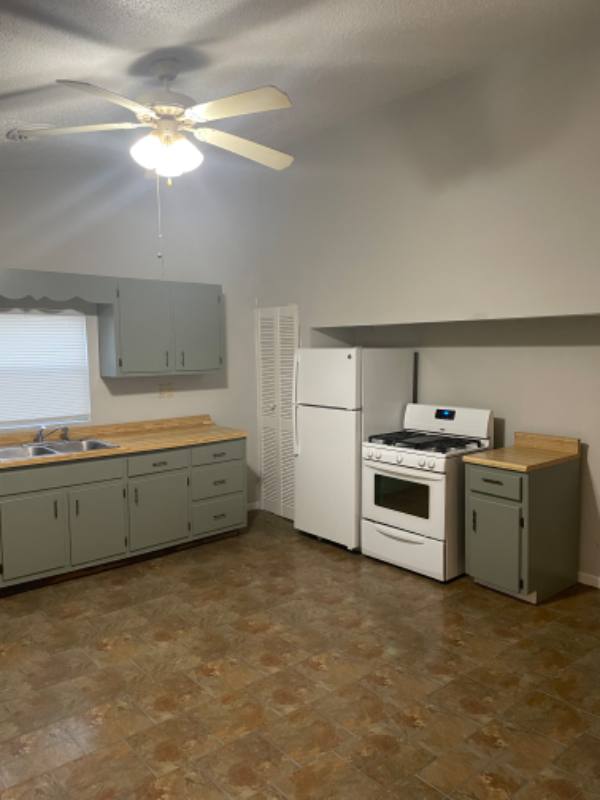 Apartment for rent at 165 Midway Dr #D, Oliver Springs, TN 37840