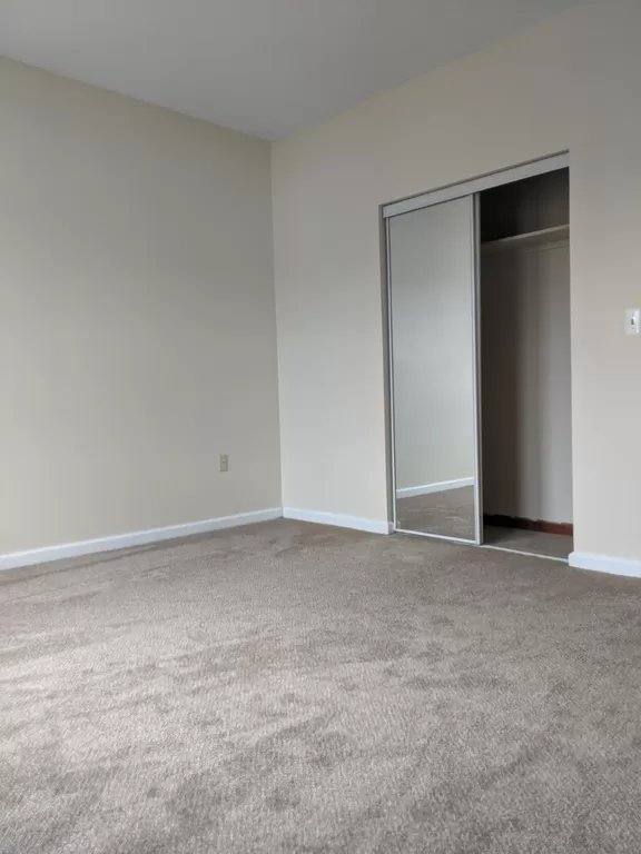 Apartment for rent at 43 Lenox St #5, Hartford, CT 06112