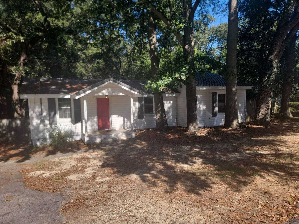 House for rent at 1618 Oak St, Cayce, SC 29033