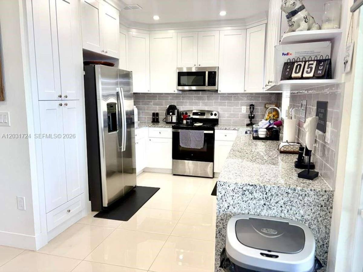 Townhouse for rent at 677 NW 170th Terrace, Pembroke Pines, FL 33028