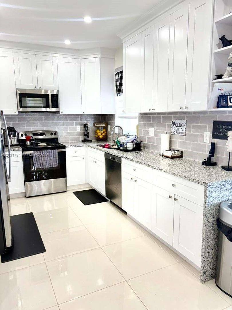 Townhouse for rent at 677 NW 170th Terrace, Pembroke Pines, FL 33028