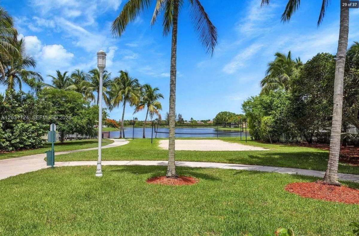 Townhouse for rent at 677 NW 170th Terrace, Pembroke Pines, FL 33028