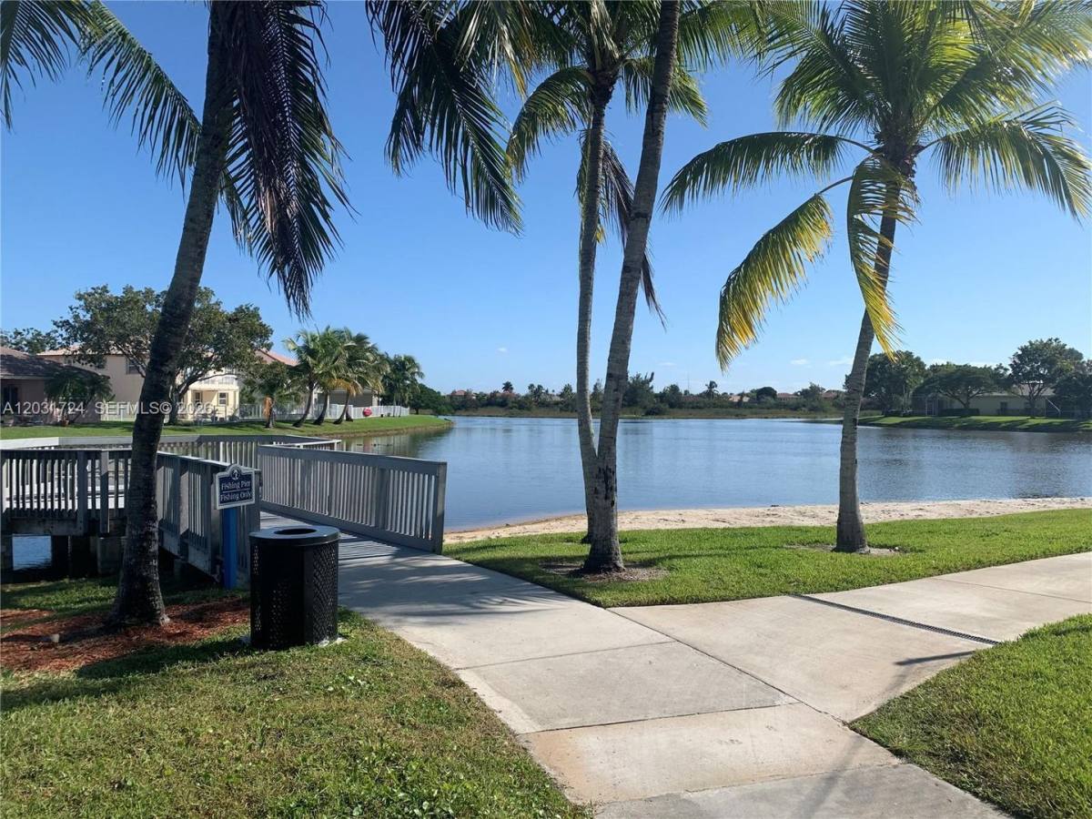 Townhouse for rent at 677 NW 170th Terrace, Pembroke Pines, FL 33028