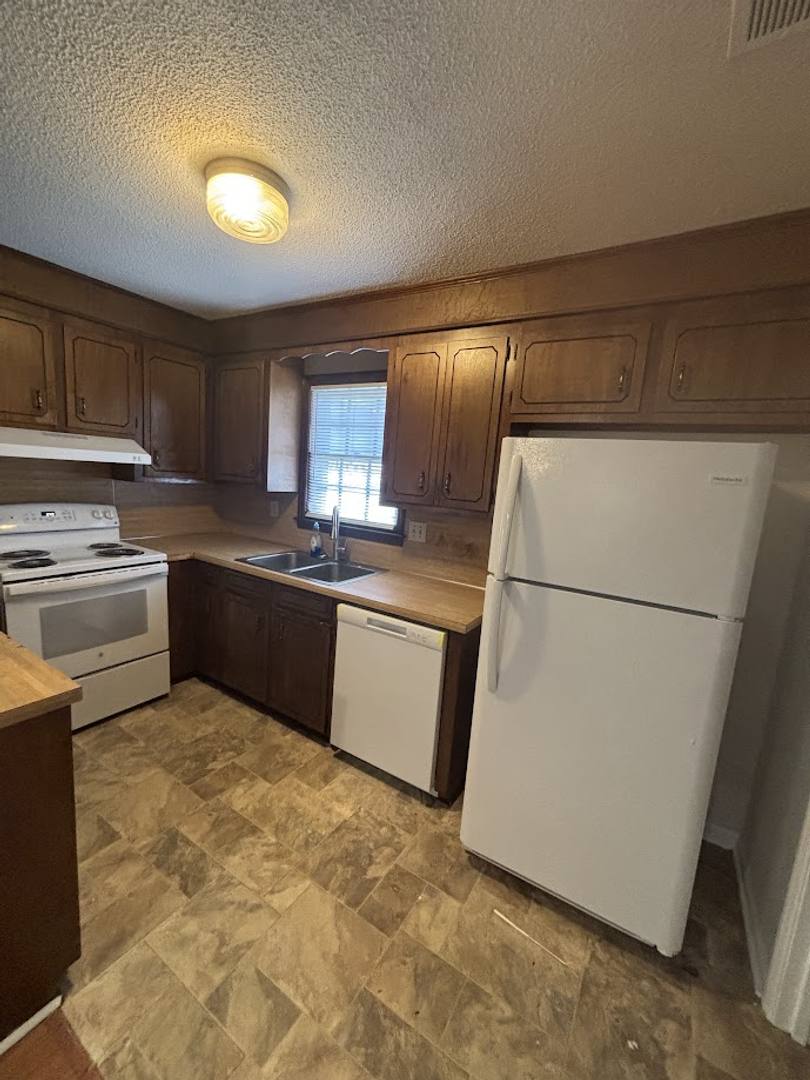 House for rent at 206 Longleaf Rd, Summerville, SC 29486