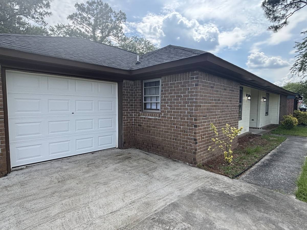 House for rent at 206 Longleaf Rd, Summerville, SC 29486