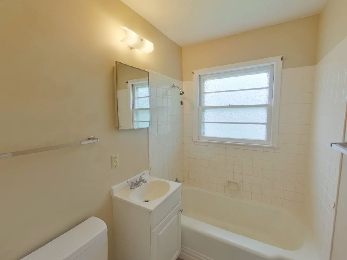 House for rent at 1548 N Pinecrest Ave, Wichita, KS 67208