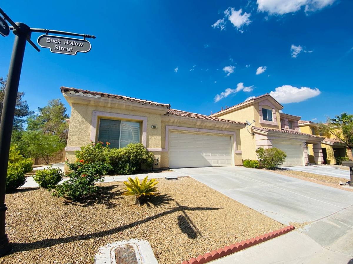House for rent at 286 Duck Hollow Ave, Las Vegas, NV 89148