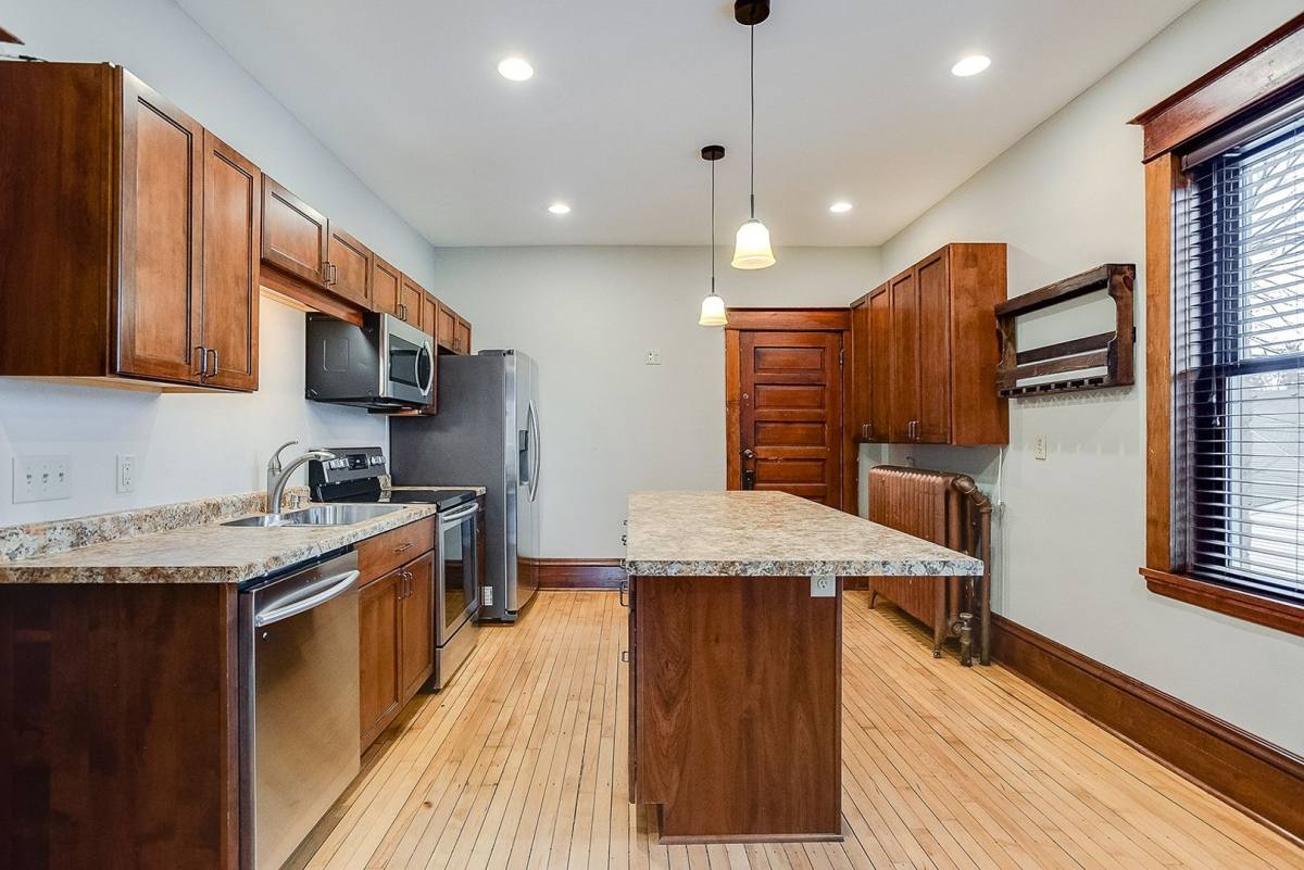 Apartment for rent at 1360 Dale St N, Saint Paul, MN 55117