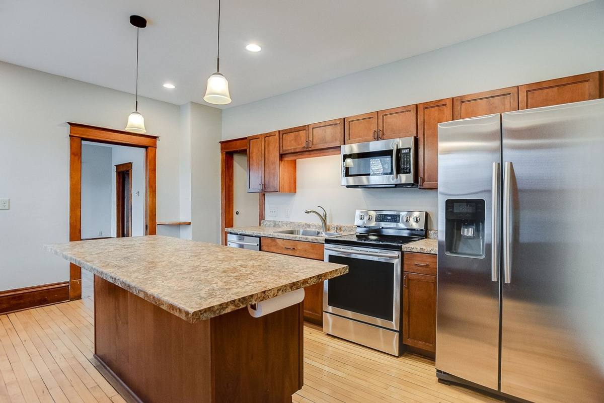 Apartment for rent at 1360 Dale St N, Saint Paul, MN 55117