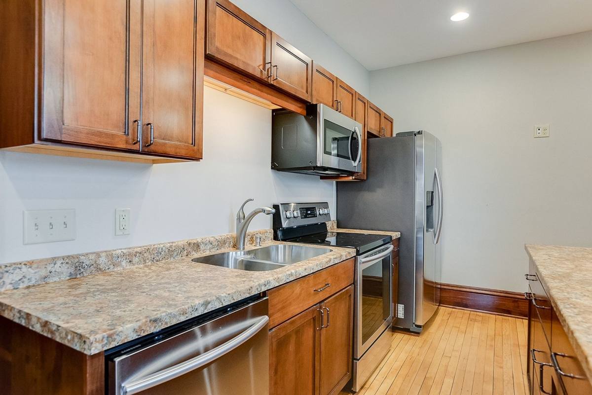 Apartment for rent at 1360 Dale St N, Saint Paul, MN 55117