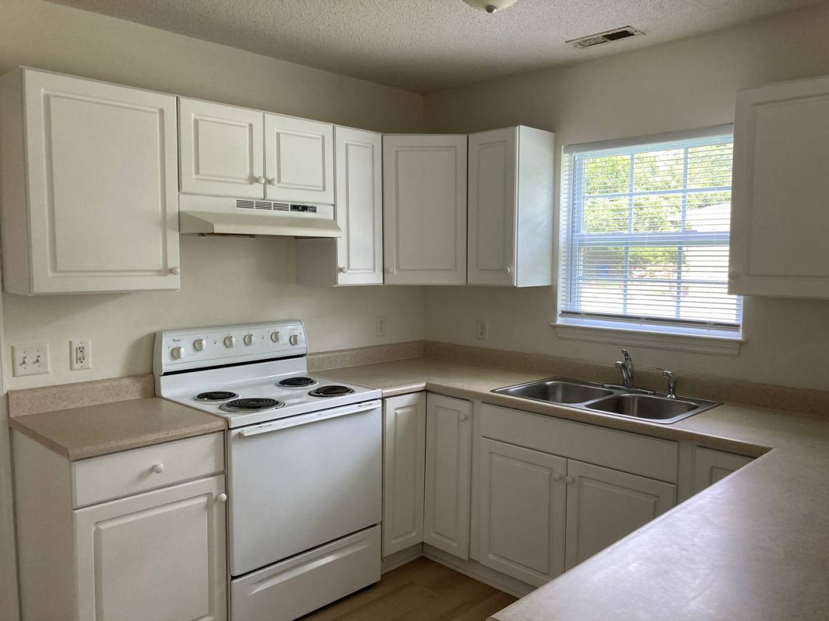 House for rent at 4011 Masonboro Loop Rd, Wilmington, NC 28409