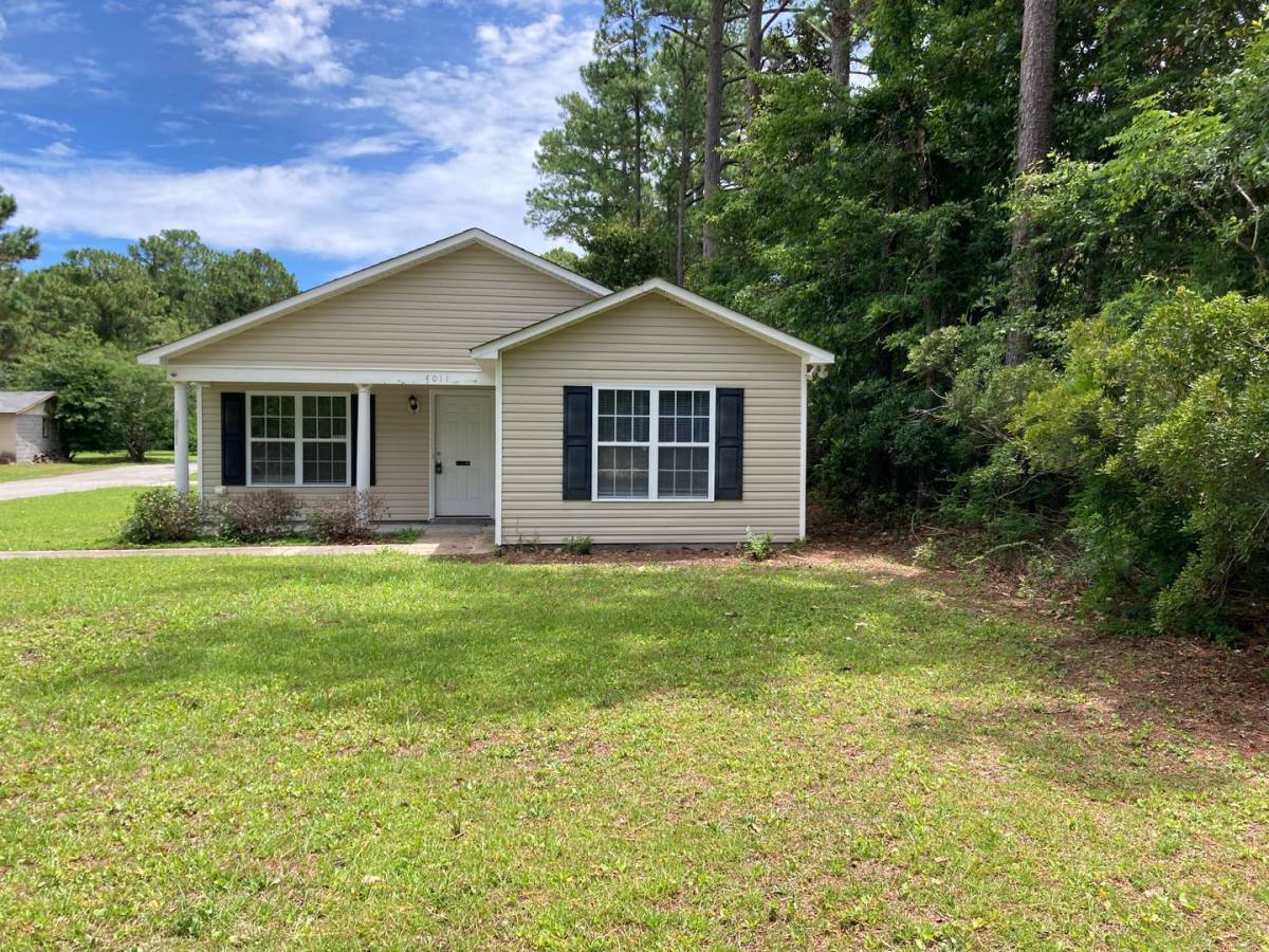 House for rent at 4011 Masonboro Loop Rd, Wilmington, NC 28409