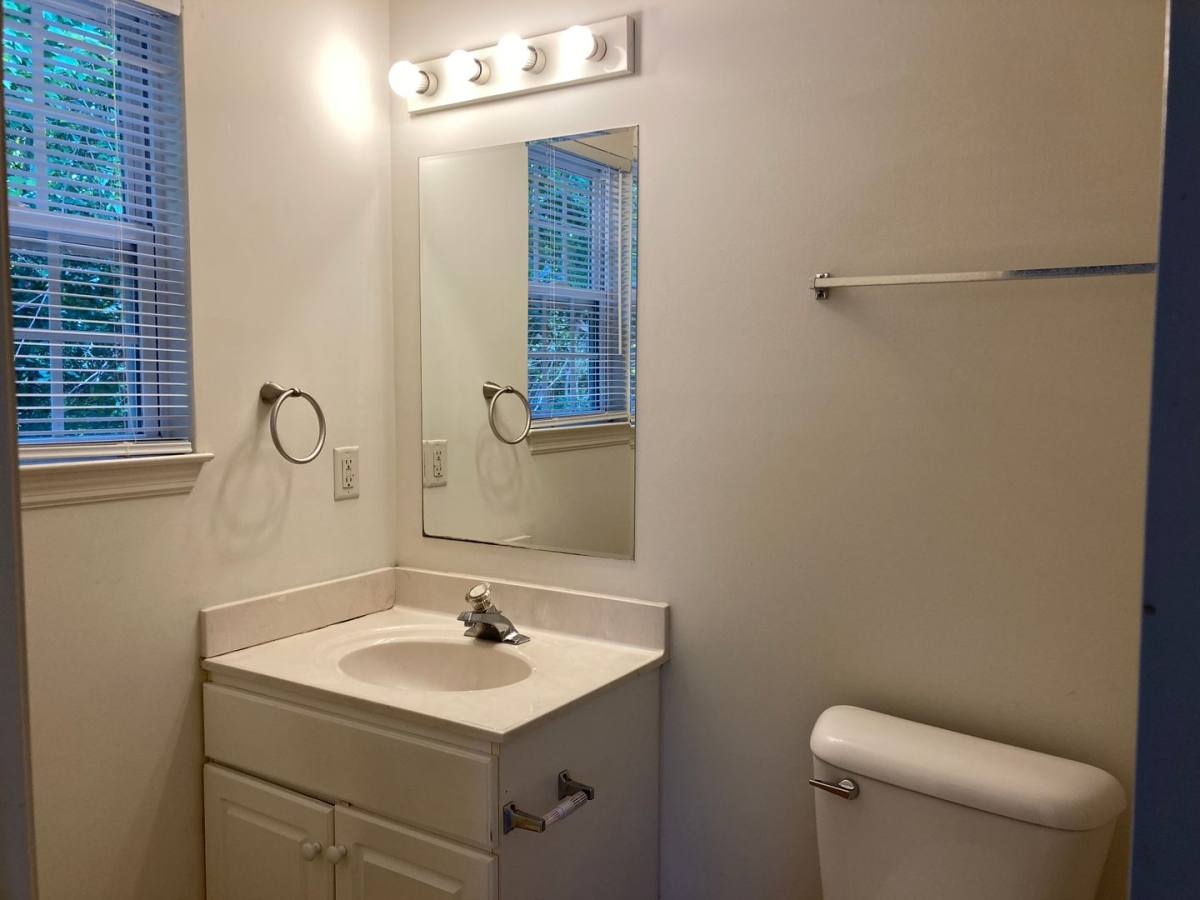 House for rent at 4011 Masonboro Loop Rd, Wilmington, NC 28409