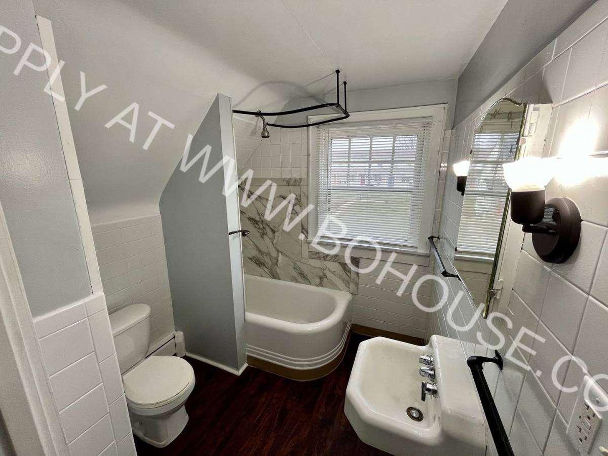 Apartment for rent at 3018 McArthur, Fort Wayne, IN 46809