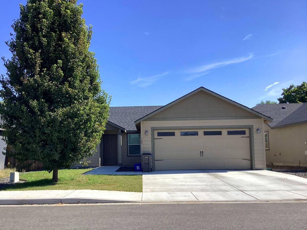 House for rent at 748 N Williams St, Kennewick, WA 99336