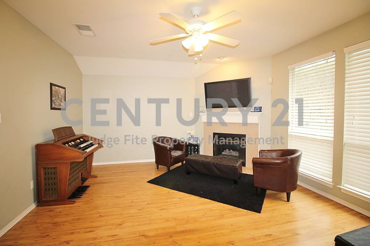 House for rent at 4228 Boulder Park Dr, Euless, TX 76040