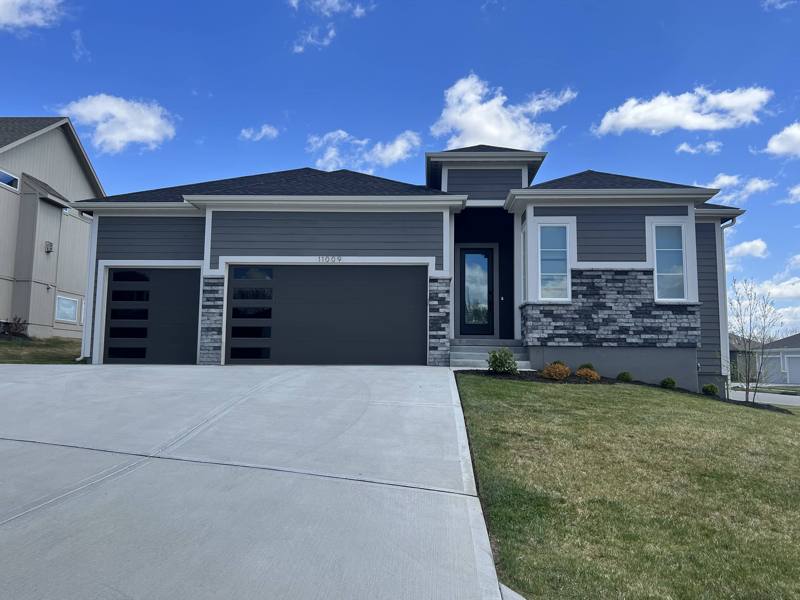 House for rent at 11009 S Millstone Dr, Olathe, KS 66061