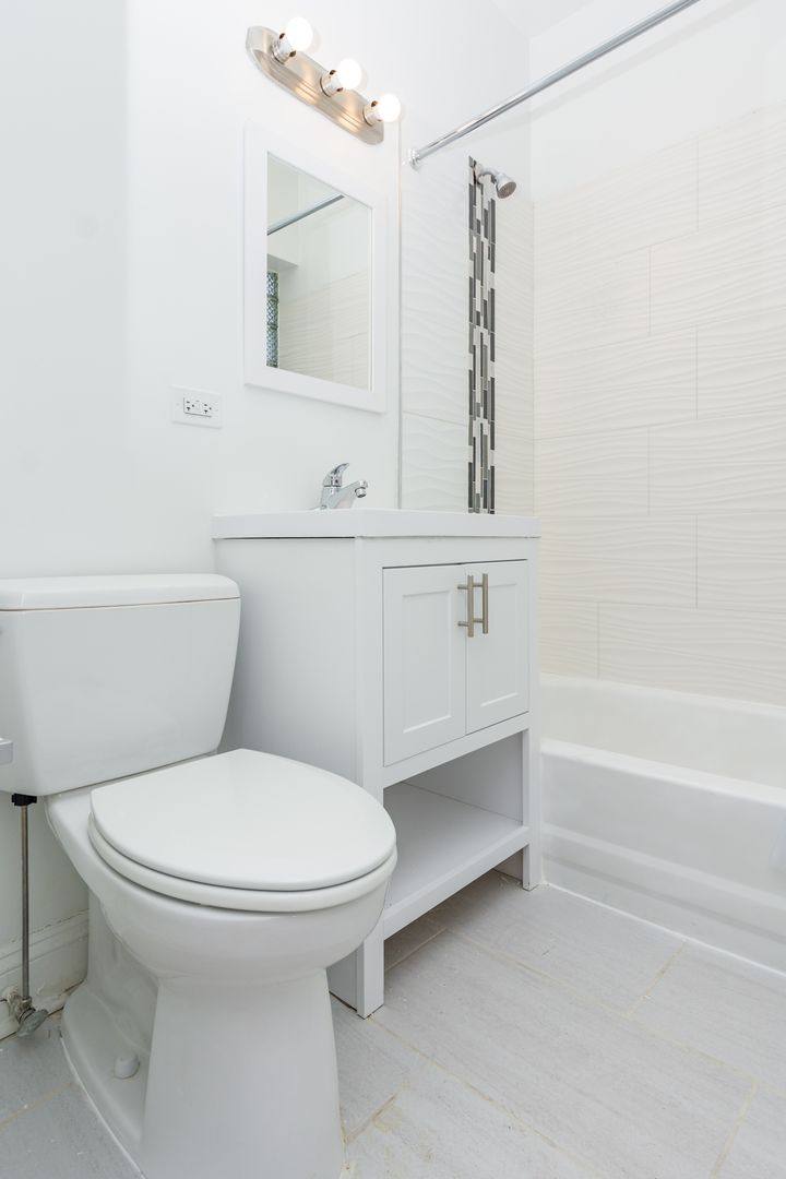 Apartment for rent at 614 E 71st St, Chicago, IL 60637