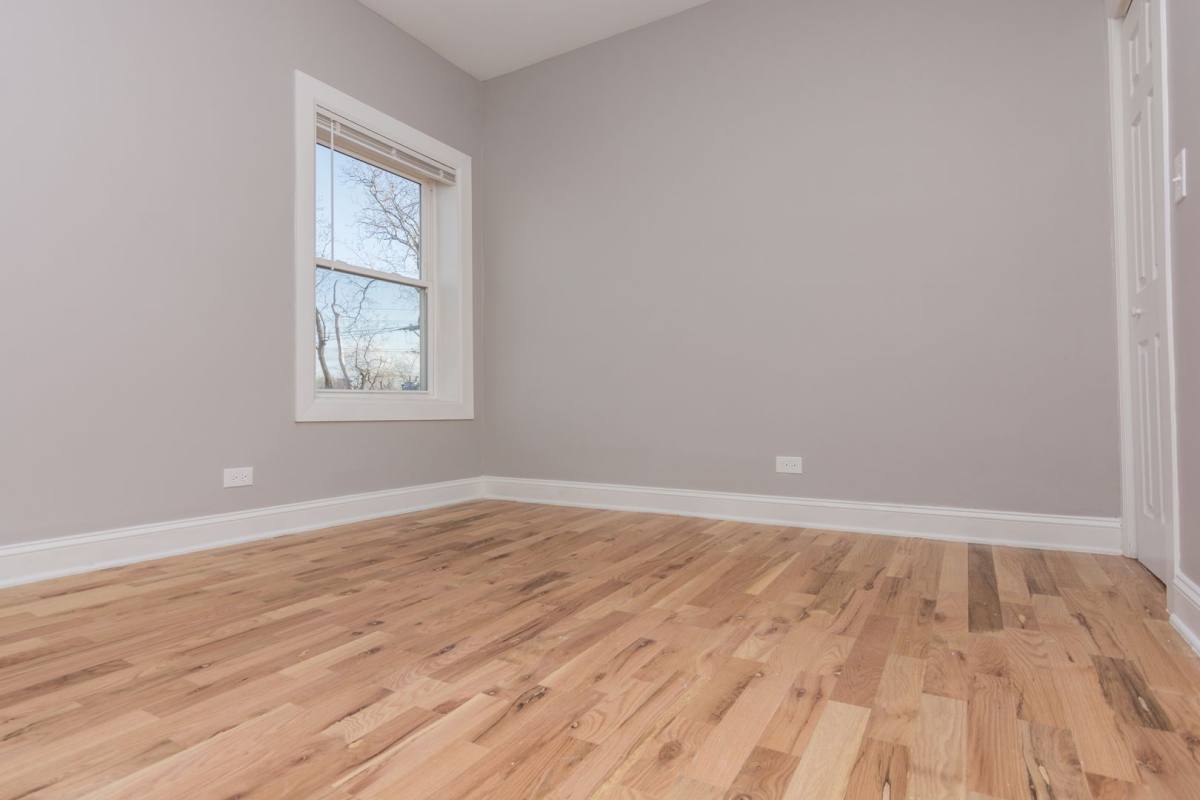 Apartment for rent at 614 E 71st St, Chicago, IL 60637