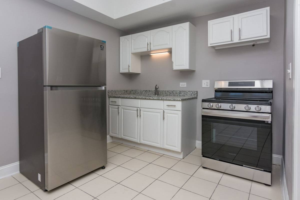 Apartment for rent at 614 E 71st St, Chicago, IL 60637