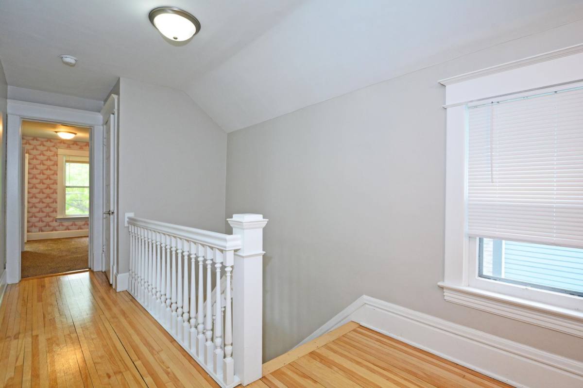 House for rent at 109 Delos St, Saint Paul, MN 55107