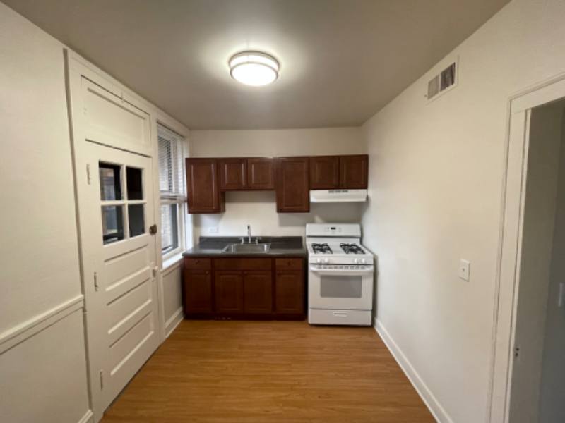 Apartment for rent at 7252 N Hamilton, Chicago, IL 60645