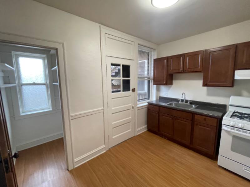 Apartment for rent at 7252 N Hamilton, Chicago, IL 60645