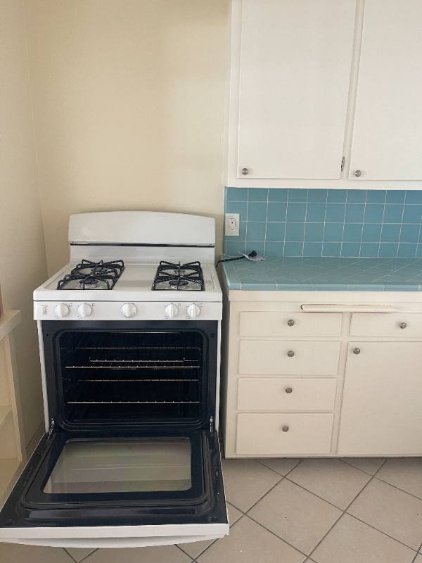 Apartment for rent at 14207 Sylvan St, Van Nuys, CA 91401