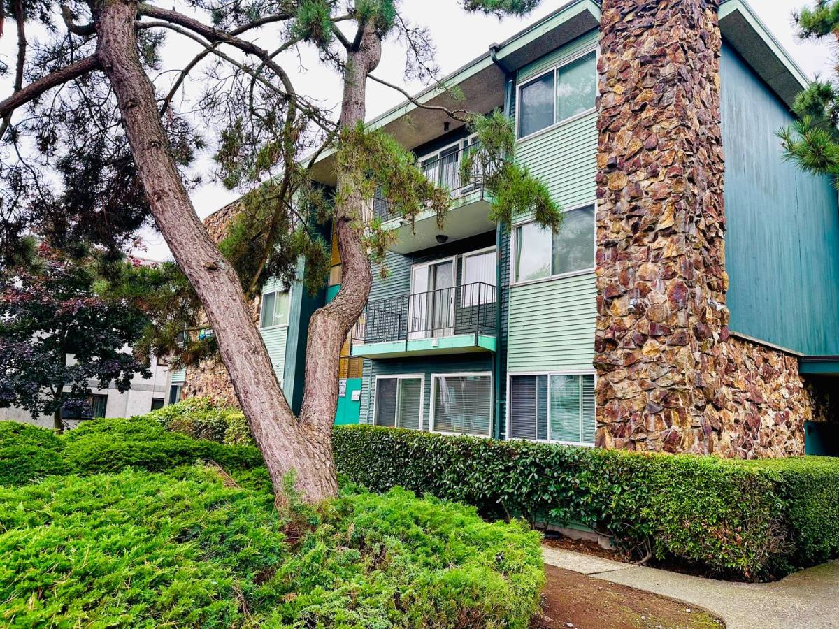 Apartment for rent at 11541 Greenwood Ave N, Seattle, WA 98133