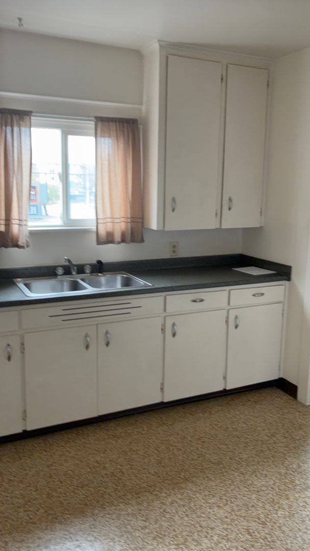 Apartment for rent at 860 Central Ave, Coos Bay, OR 97420