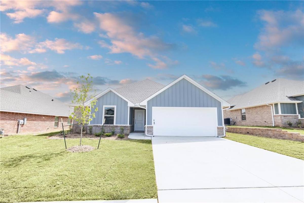 House for rent at 13020 NE 9th St, Choctaw, OK 73020