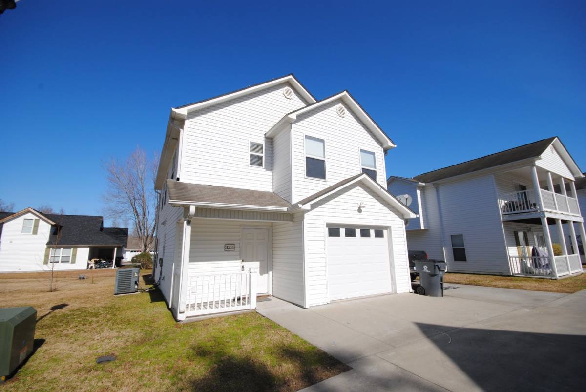 Townhouse for rent at 3225 Belmont Circle, Wilmington, NC 28405