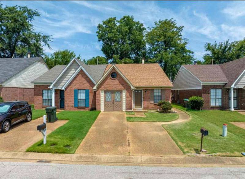 Townhouse for rent at 5844 Ashridge Place, Memphis, TN 38141