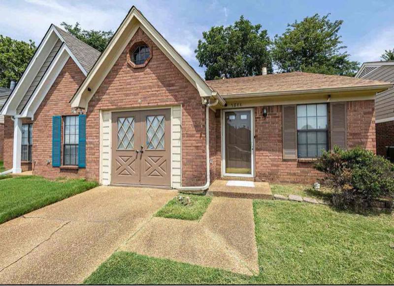 Townhouse for rent at 5844 Ashridge Place, Memphis, TN 38141