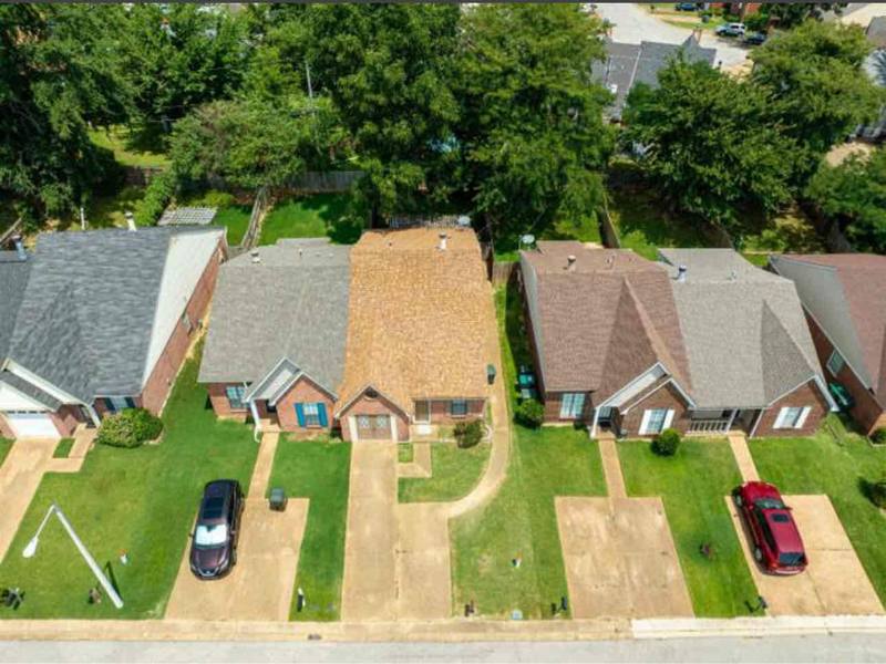 Townhouse for rent at 5844 Ashridge Place, Memphis, TN 38141