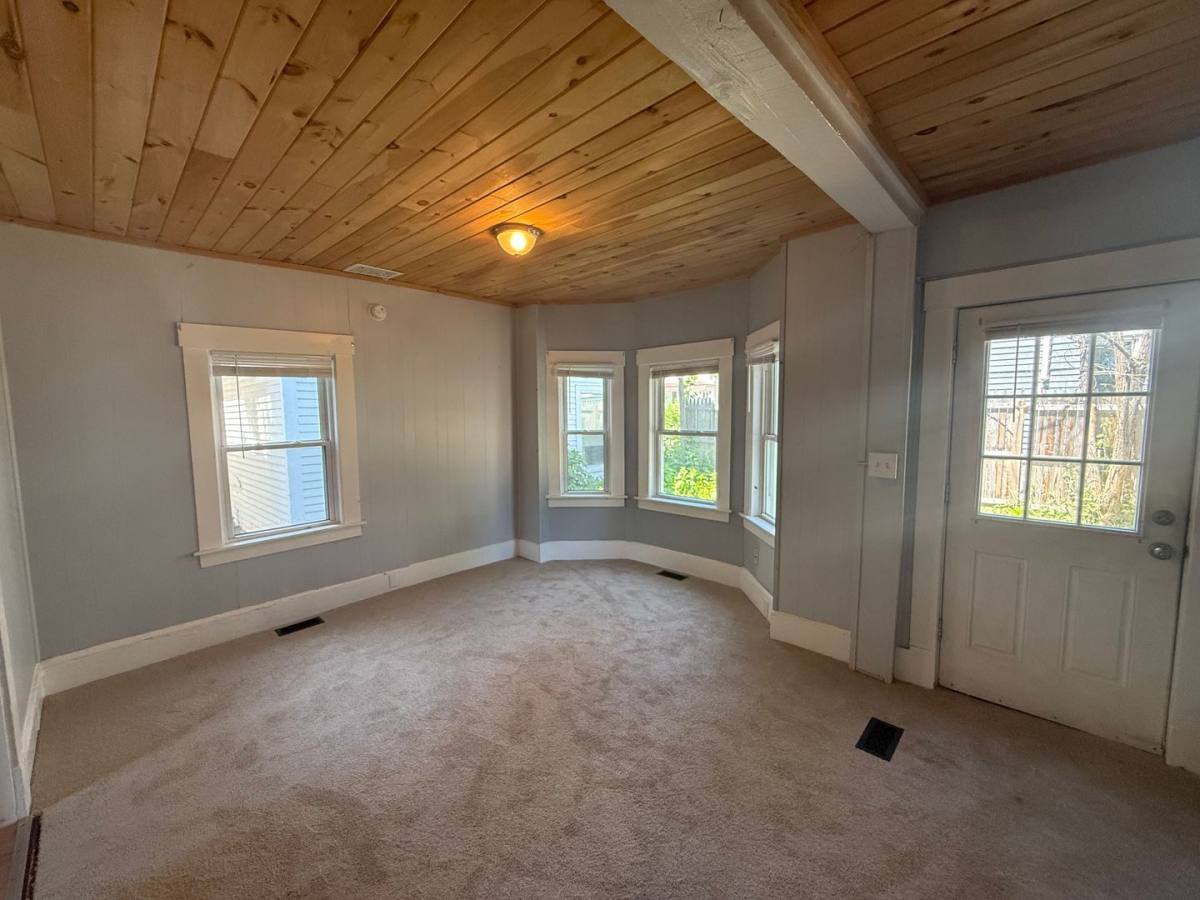 Apartment for rent at 115 Franklin St, Franklin, NH 03235