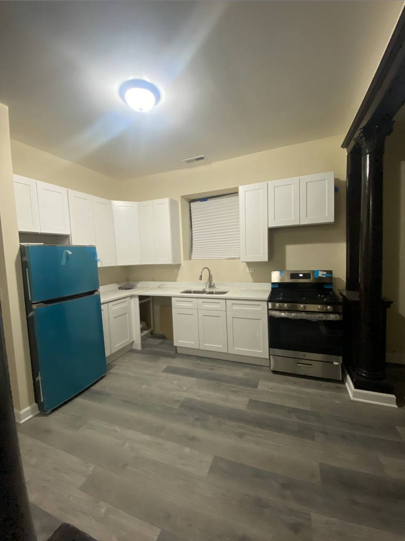 Apartment for rent at 1004 S Oakley Blvd, Chicago, IL 60612