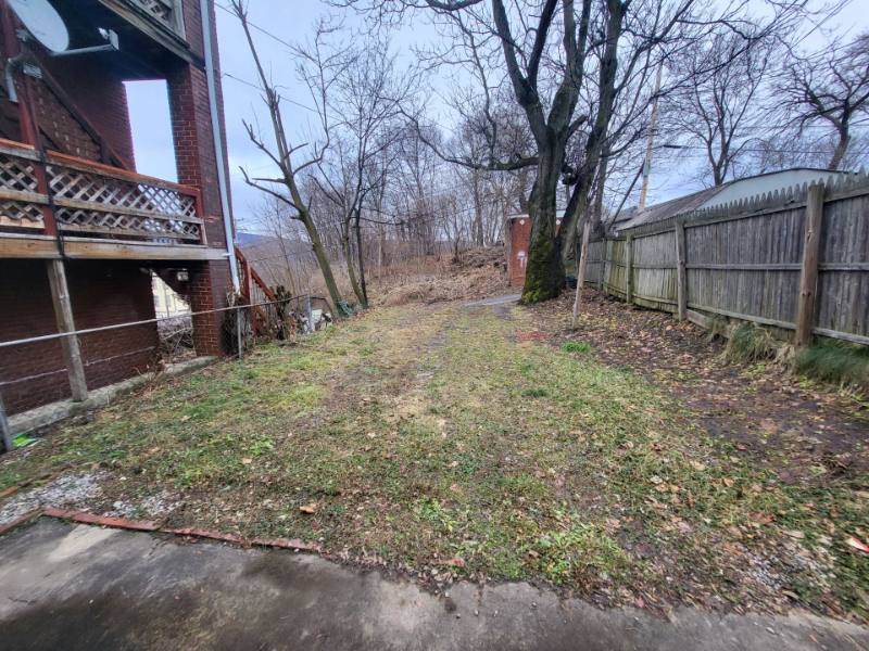 House for rent at 1109 16th Ave, Altoona, PA 16601