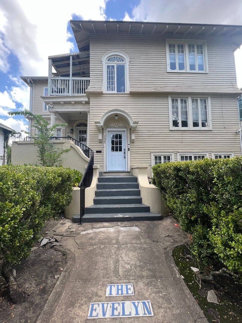 Apartment for rent at 7423 -7429 Hampson - 7425 3rd Floor, New Orleans, LA 70118