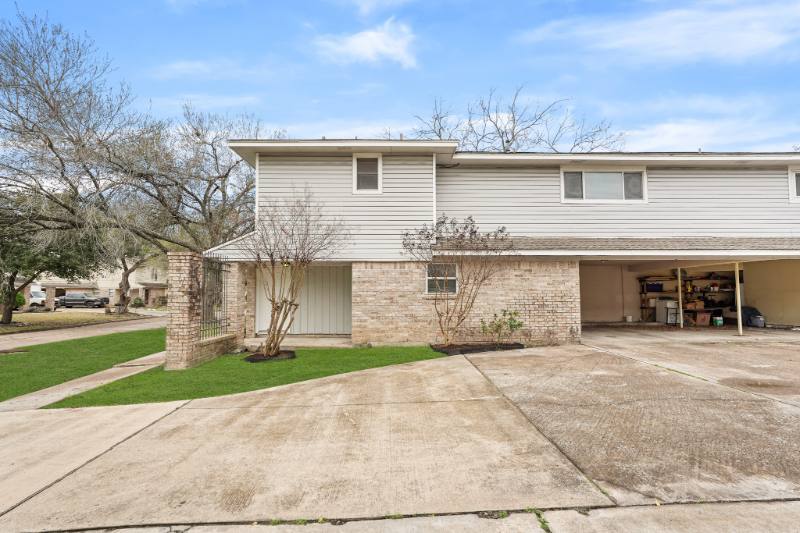 Townhouse for rent at 10814 Sugar Hill Dr #A, Houston, TX 77042